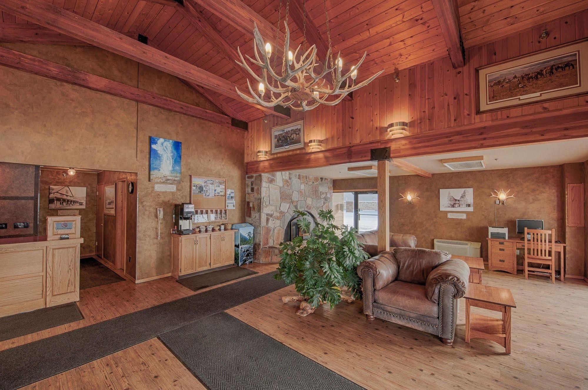 Brandin' Iron Inn West Yellowstone Dış mekan fotoğraf